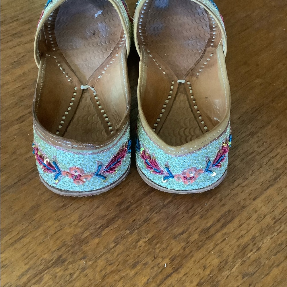 Beautiful Handmade Embroidered Jutti Flats. Size 38= 7.5 or 8 U.S. - Picture 3 of 5